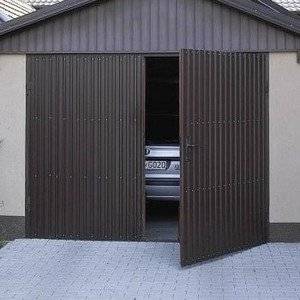 Ворота гаража можно сделать навесными